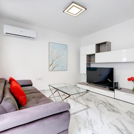 Cosy Apartment Steps To St George'S Bay San Ġiljan Exterior foto