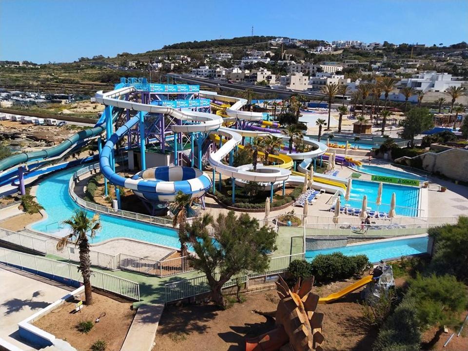 Cosy Apartment Steps To St George'S Bay San Ġiljan Exterior foto
