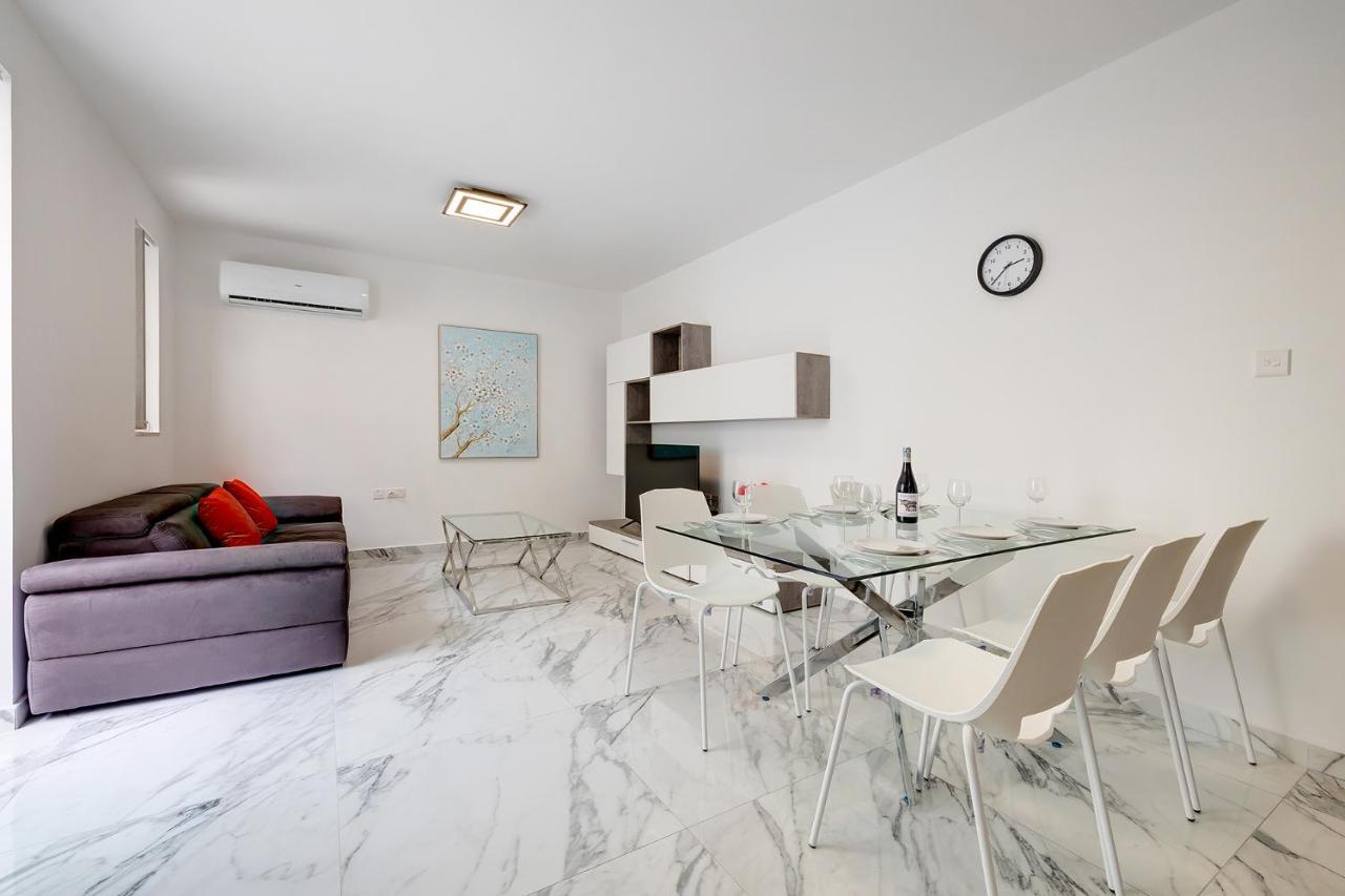 Cosy Apartment Steps To St George'S Bay San Ġiljan Exterior foto