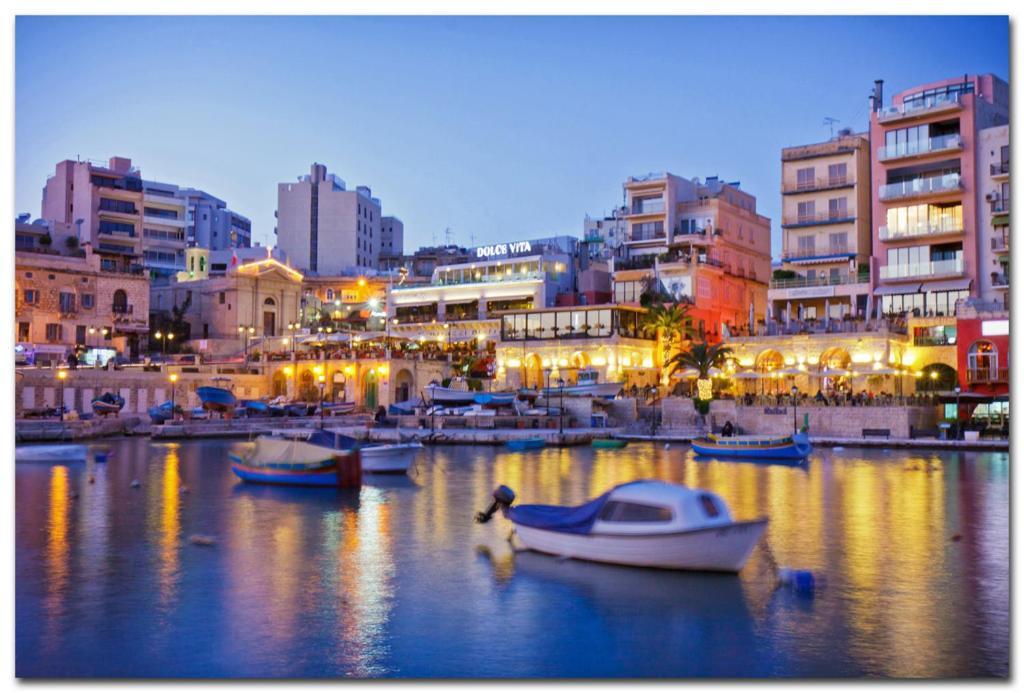 Cosy Apartment Steps To St George'S Bay San Ġiljan Exterior foto